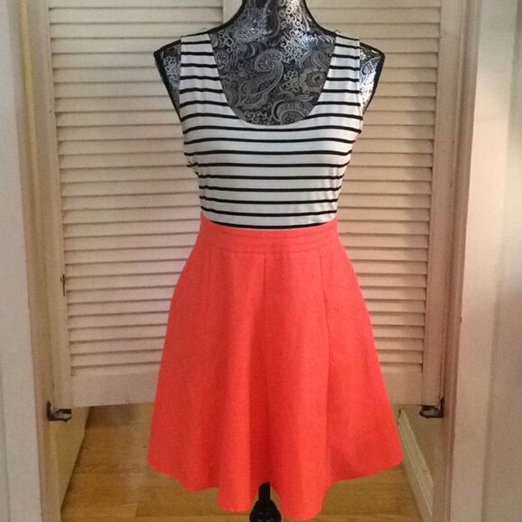 80s inspired fit and flare cut out back stretch M - Picture 1 of 11